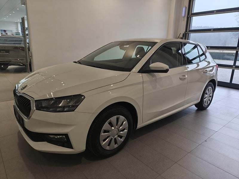 Weiss normal Gebraucht 2024 Skoda Fabia Essence Kleinwagen | € 14.900 (Superpreis) - Bild 1/4