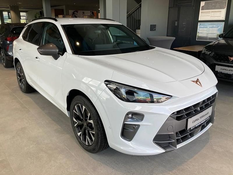 Neu Cupra Terramar 204 PS (150 kW) 2025 Weiss  metallic SUV
