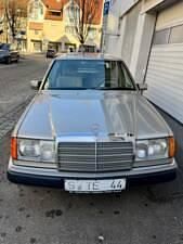 Gebraucht Mercedes E200 118 PS (86 kW) 1989 Andere Limousine