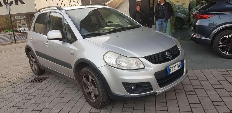 Silber Gebraucht 2014 Suzuki SX4 GLX SUV | € 3.500 - Bild 1/4