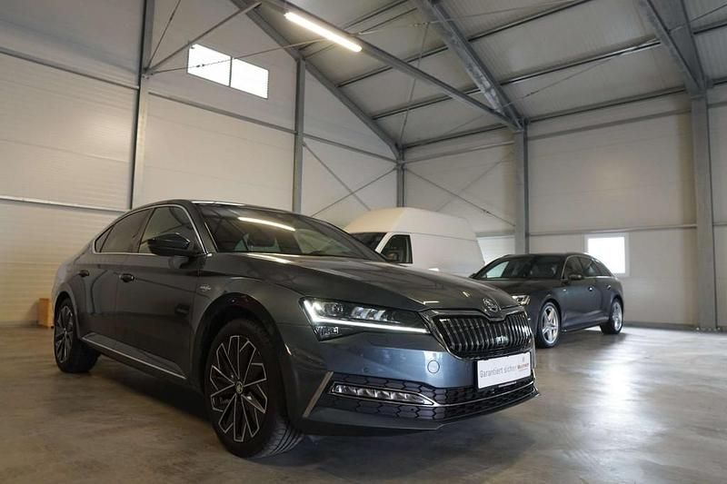 Grau Gebraucht 2021 Skoda Superb LAURIN & KLEMENT Limousine | € 32.990 (Etwas zu teuer) - Bild 1/4
