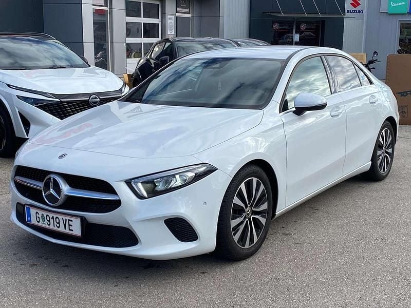 Weiß Gebraucht 2020 Mercedes A180 Limousine | € 22.490 (Guter Preis) - Bild 1/4