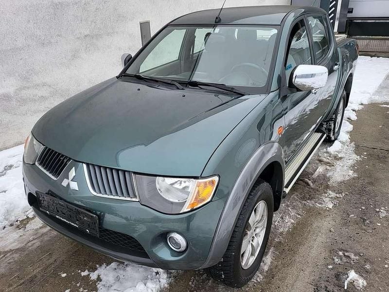 Gebraucht Mitsubishi L200 136 PS (100 kW) 2009 Grün Abholung