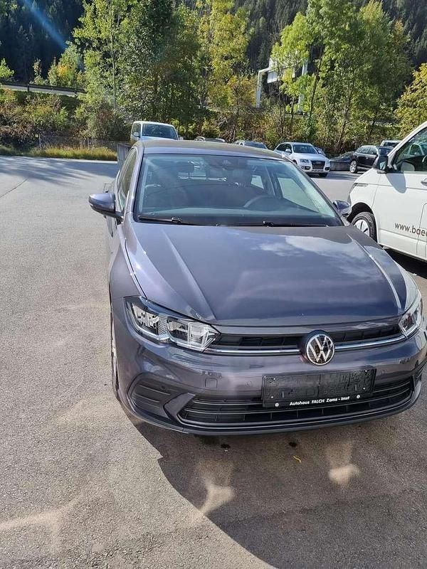 Gebraucht VW Polo Basis 80 PS (58 kW) 2023 Grau Kleinwagen