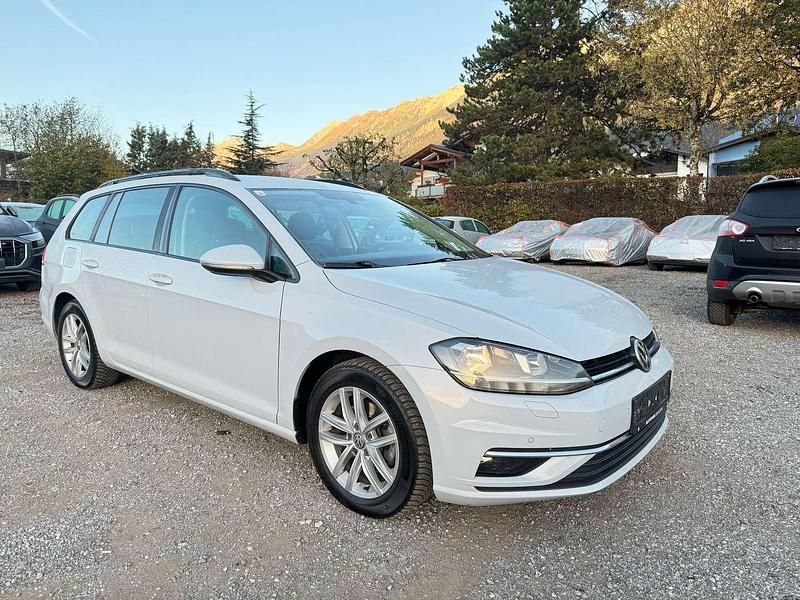 Grau Gebraucht 2017 VW Golf VII Comfortline Kombi | € 9.999 (Fairer Preis) - Bild 1/4