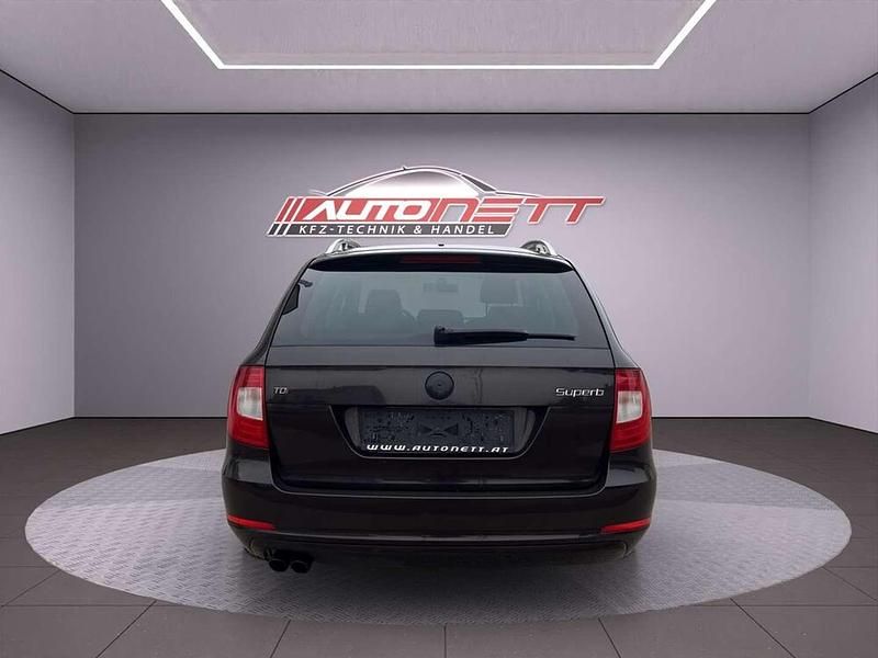 Gebraucht Skoda Superb Elegance 140 PS (102 kW) 2012 Braun Kombi