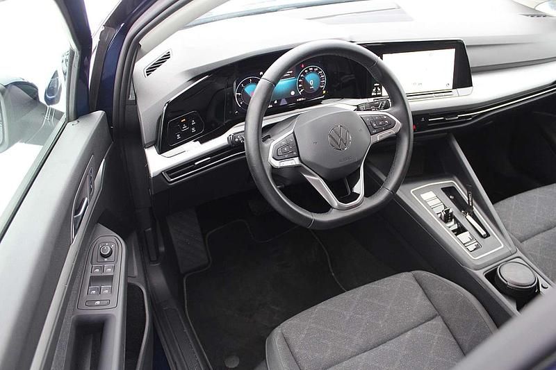 Gebraucht VW Golf VIII Life 116 PS (85 kW) 2023 Blau Limousine