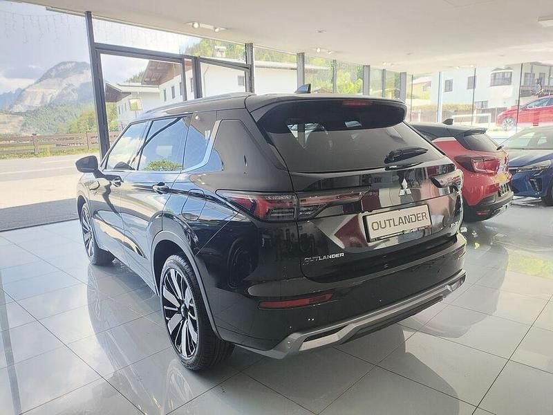 Neu Mitsubishi Outlander P-HEV 136 PS (100 kW) 2026 SUV