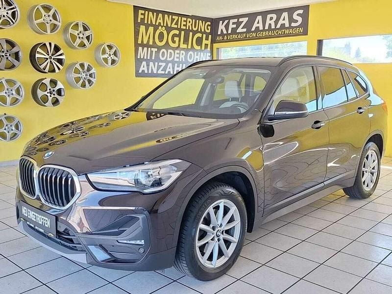 Braun Gebraucht 2021 BMW X1 Advantage SUV | € 19.990 (Superpreis) - Bild 1/4