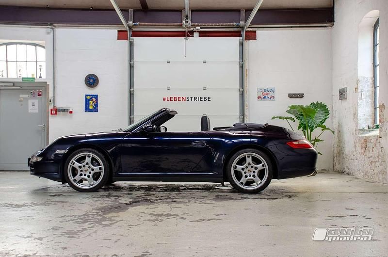 Blau Gebraucht 2006 Porsche 911 Carrera 4 Cabriolet Cabrio | € 49.997 - Bild 1/4