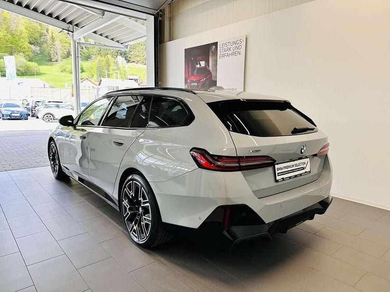 Gebraucht BMW 540 Shadowline 303 PS (222 kW) 2025 M brooklyn grau Kombi