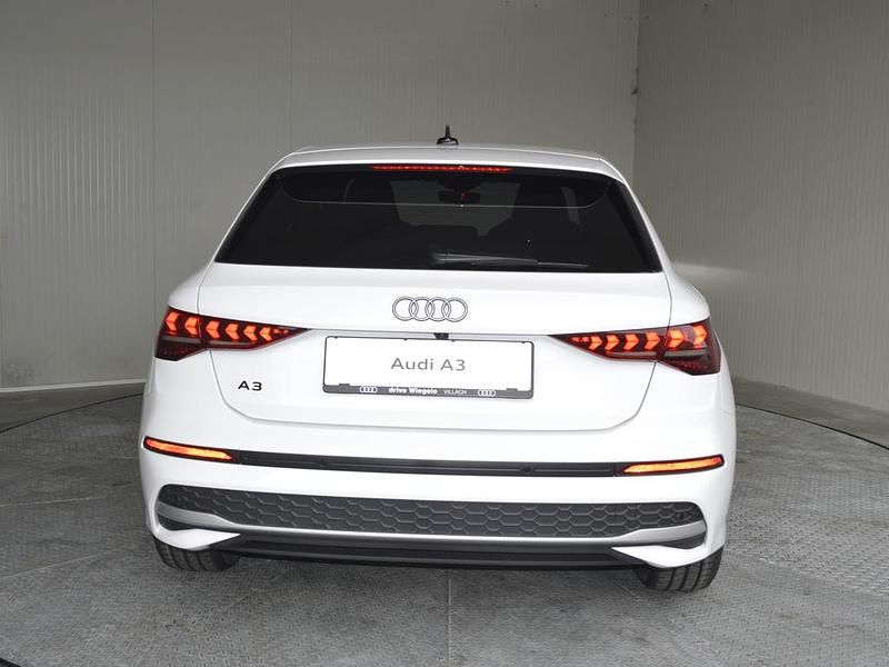 Neu Audi A3 Ambiente 116 PS (85 kW) 2025 Weiss  normal Limousine