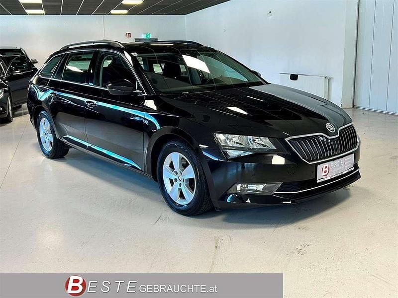 Schwarz Gebraucht 2019 Skoda Superb Ambition Kombi | € 16.990 (Superpreis) - Bild 1/4