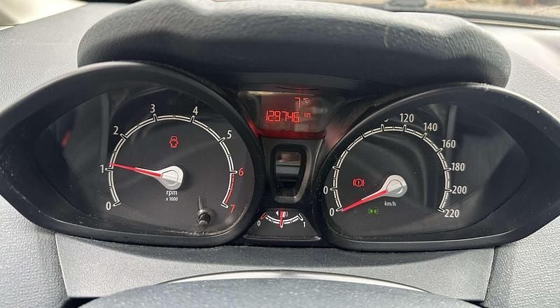 Gebraucht Ford Fiesta Ambiente 60 PS (44 kW) 2011 Kleinwagen