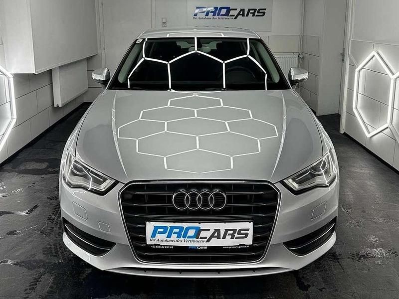 Gebraucht Audi A3 Ambiente 105 PS (77 kW) 2014 Grau Kleinwagen