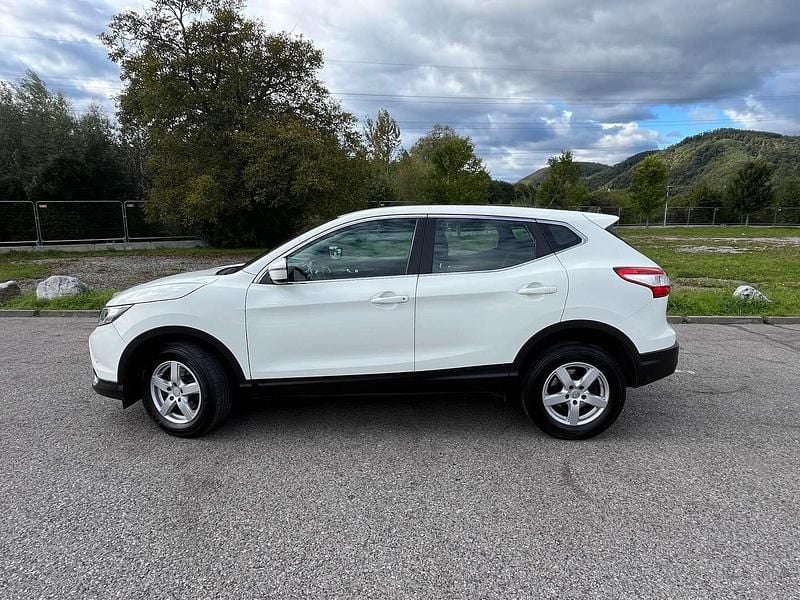Gebraucht Nissan Qashqai Acenta 131 PS (96 kW) 2016 Weiß SUV