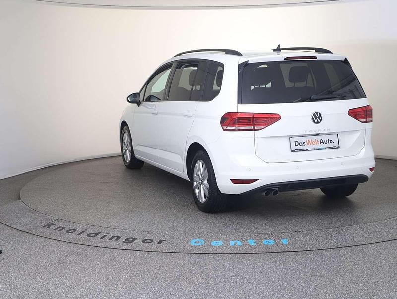 Gebraucht VW Touran Comfortline 150 PS (110 kW) 2022 Weiß Van / Kleinbus