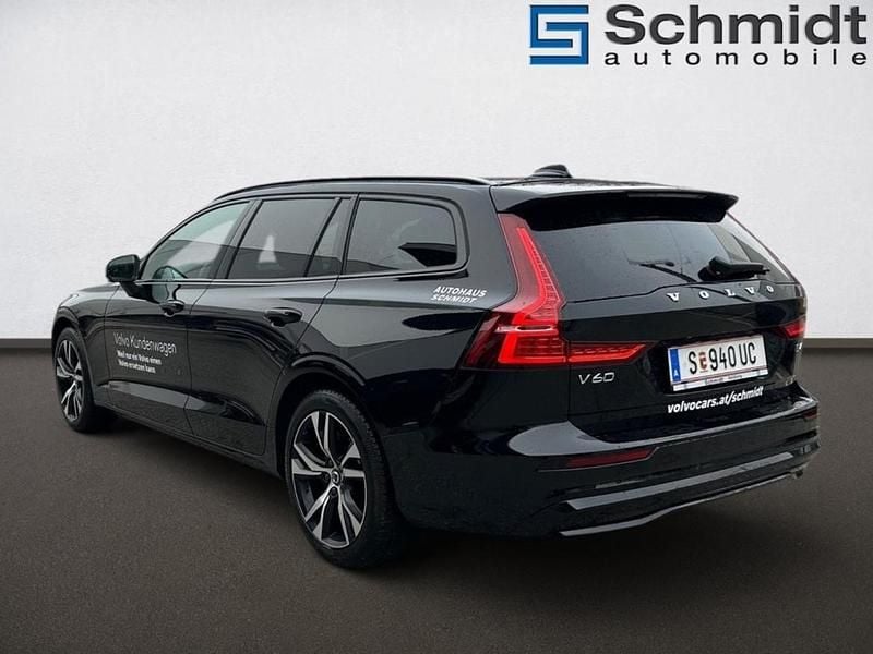 Gebraucht Volvo V60 Plus 197 PS (144 kW) 2025 Schwarz Kombi
