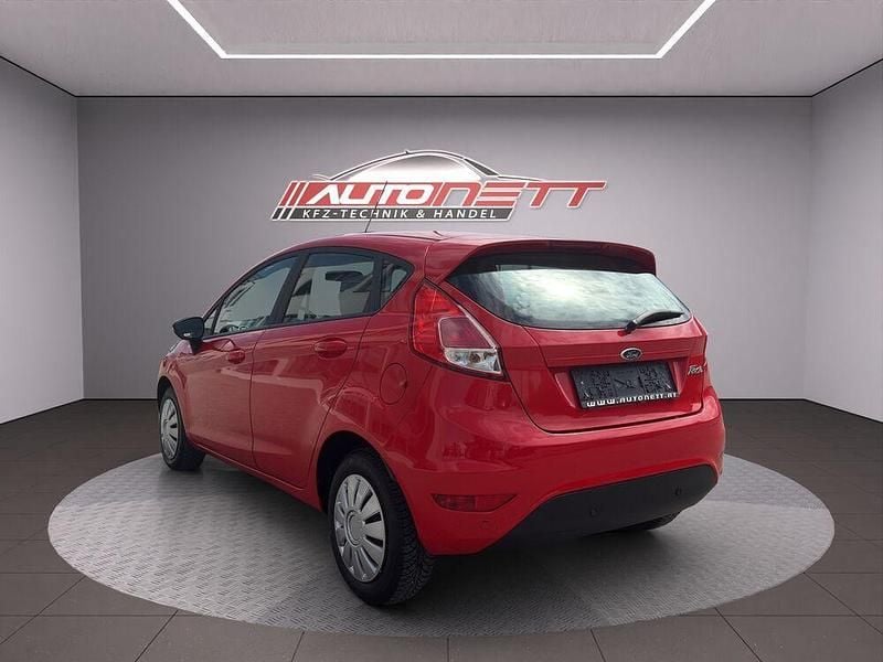 Gebraucht Ford Fiesta Trend 65 PS (47 kW) 2014 Rot Kleinwagen