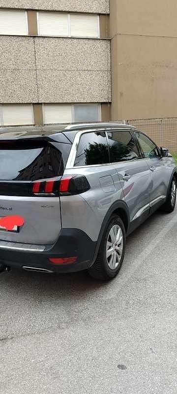 Grau Gebraucht 2020 Peugeot 5008 GT-line Van / Kleinbus | € 20.500 (Superpreis) - Bild 1/4