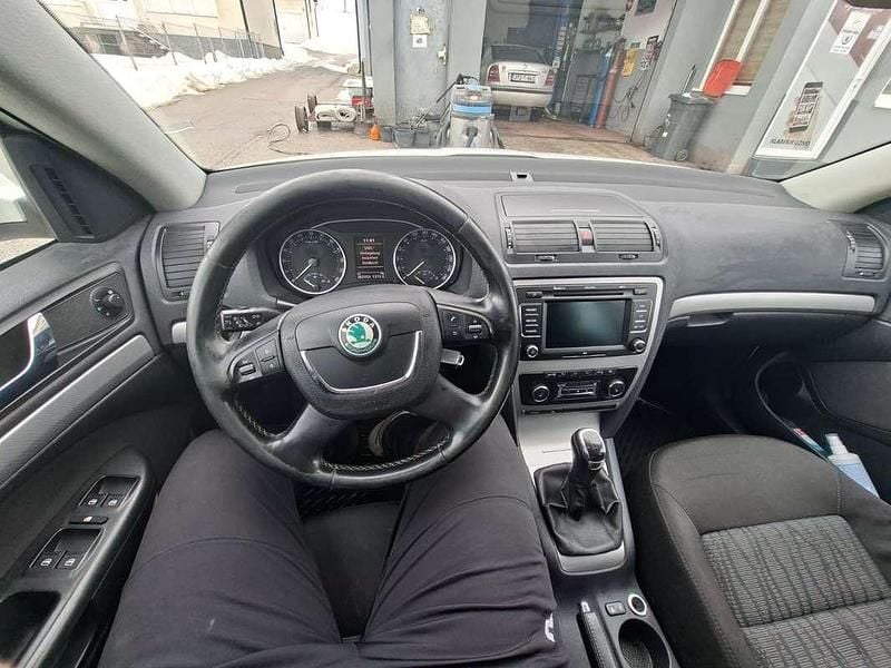 Gebraucht Skoda Octavia Ambition 140 PS (102 kW) 2012 Kombi