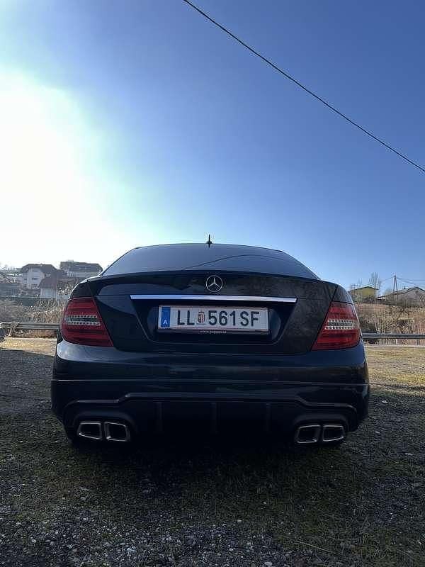 Gebraucht Mercedes C250 Avantgarde 204 PS (150 kW) 2011 Schwarz Limousine