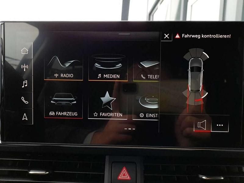 Gebraucht Audi A4 Comfort 163 PS (119 kW) 2022 Schwarz Kombi