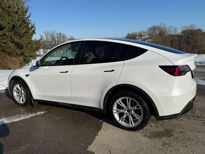 Weiß Gebraucht 2022 Tesla Model Y Long Range AWD SUV | € 32.000 - Bild 1/4