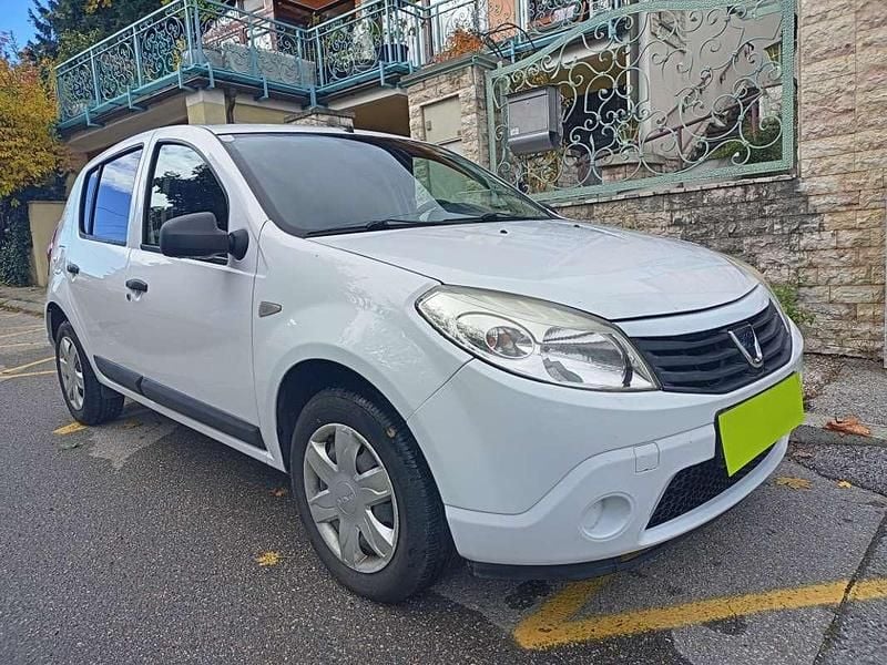 Weiß Gebraucht 2012 Dacia Sandero Limousine | € 2.700 (Fairer Preis) - Bild 1/4