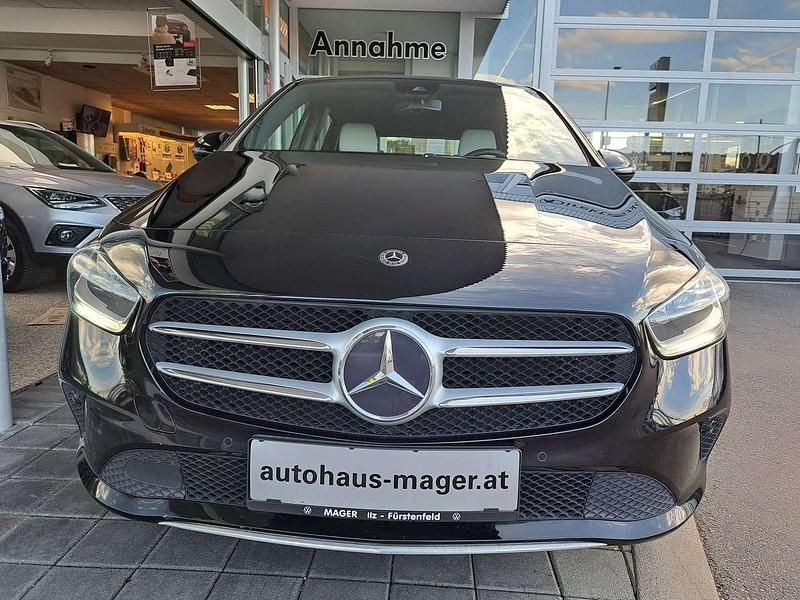 Gebraucht Mercedes B180 116 PS (85 kW) 2019 Schwarz  metallic Van / Kleinbus