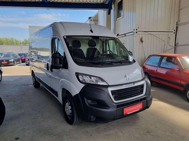 Gebraucht Peugeot Boxer Premium 165 PS (121 kW) 2023 Weiß Van