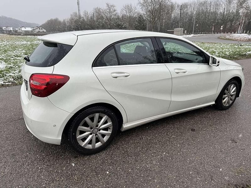Gebraucht Mercedes A180 109 PS (80 kW) 2017 Limousine