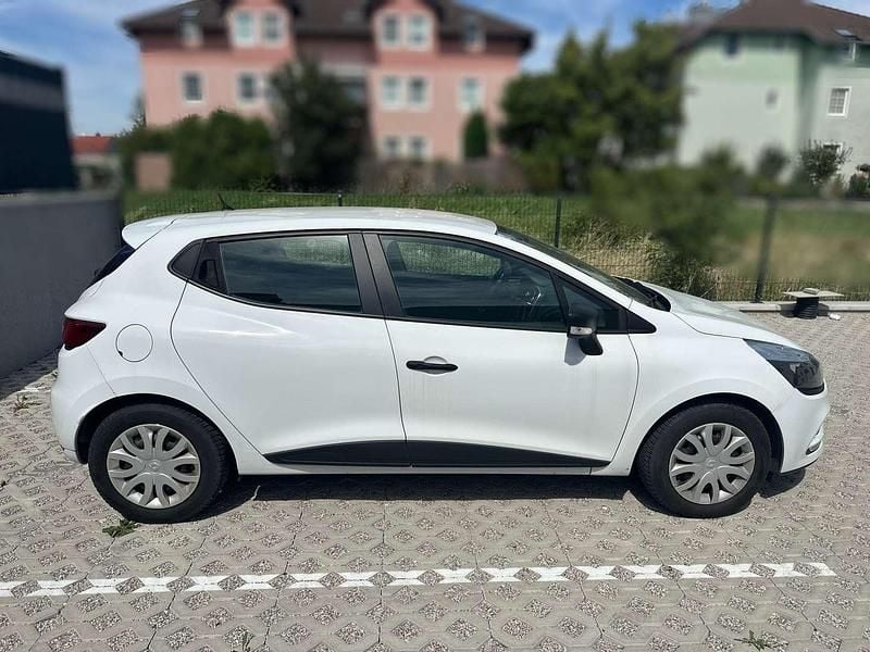 Weiß Gebraucht 2019 Renault Clio IV Life Limousine | € 8.600 (Fairer Preis) - Bild 1/4