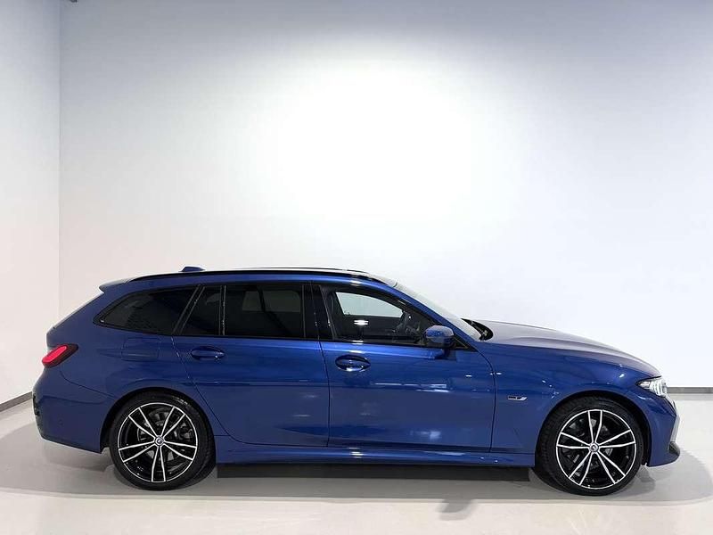 Gebraucht BMW 330e M Sport 292 PS (214 kW) 2022 Blau Kombi
