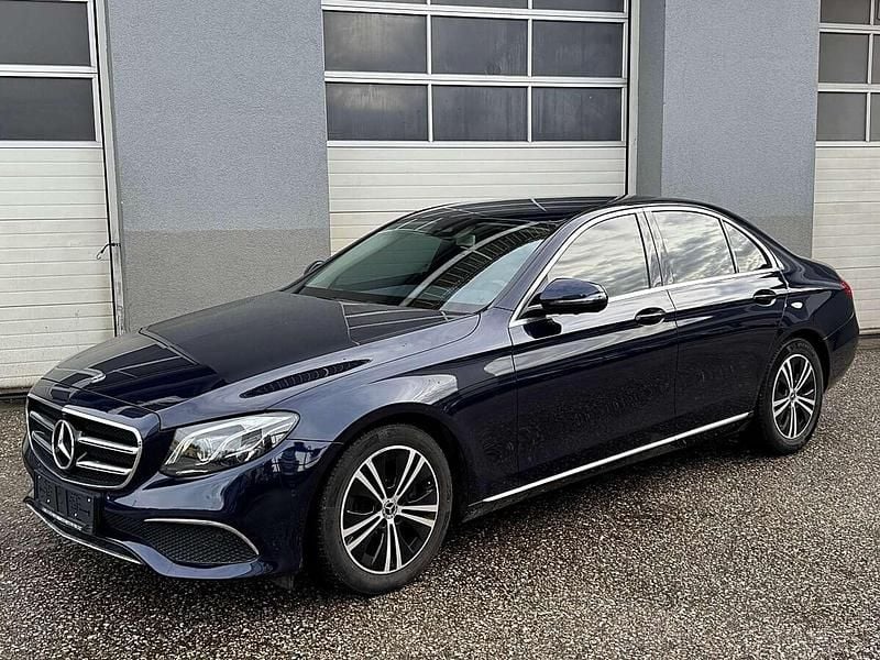 Gebraucht Mercedes E200 Business 150 PS (110 kW) 2019 Blau Limousine