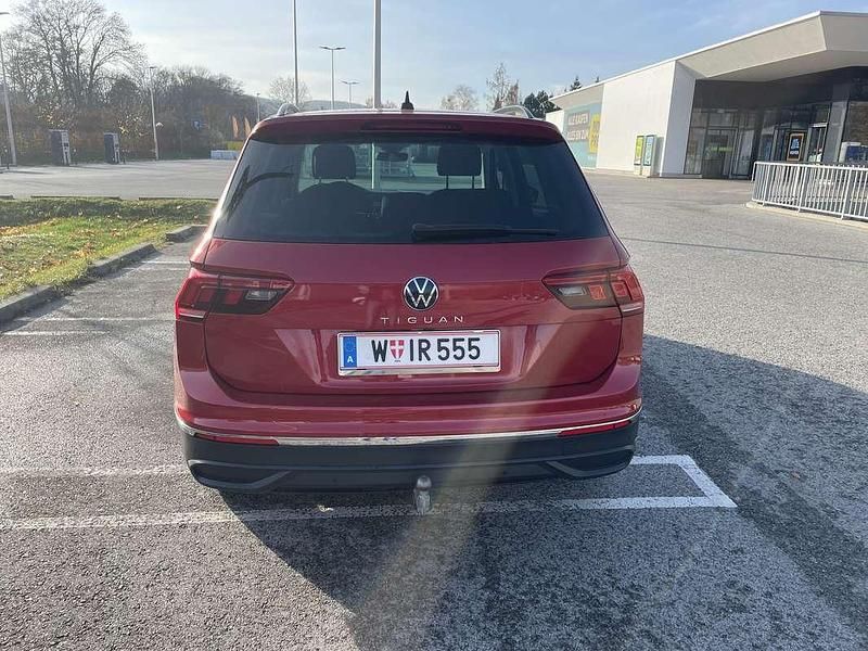 Gebraucht VW Tiguan Life 131 PS (96 kW) 2021 Rot SUV