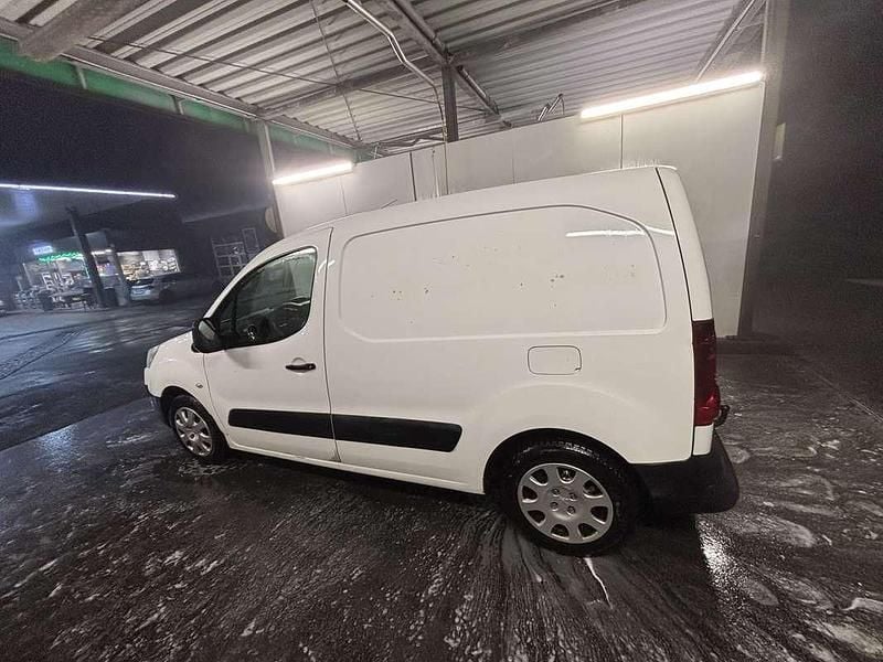Gebraucht Peugeot Partner 75 PS (55 kW) 2011 Weiß Van / Kleinbus