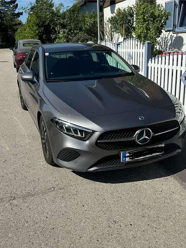 Gebraucht Mercedes A180 136 PS (100 kW) 2023 Grau Limousine