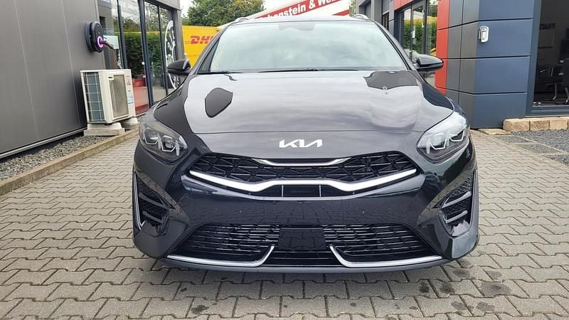 Neu Kia Ceed Sportswagon GT-Line 140 PS (102 kW) 2025 Rot Kombi