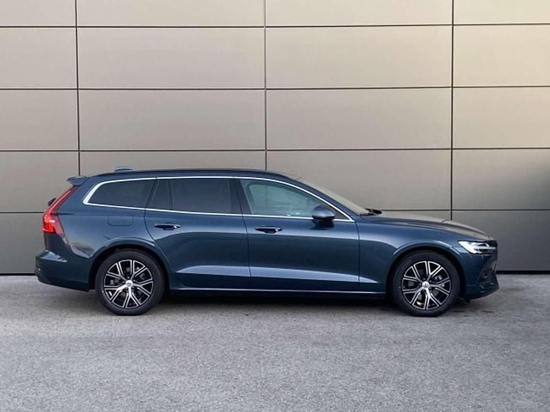 Gebraucht Volvo V60 Core 197 PS (144 kW) 2025 Blau Kombi