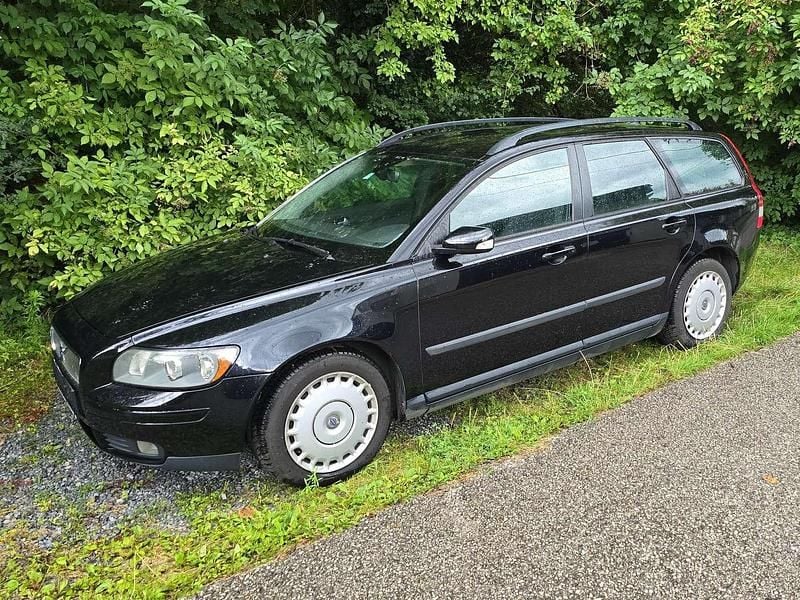 Schwarz Gebraucht 2004 Volvo V50 Momentum Kombi | € 3.800 - Bild 1/4
