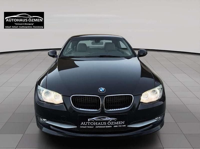 Gebraucht BMW 320 184 PS (135 kW) 2012 Schwarz Coupé