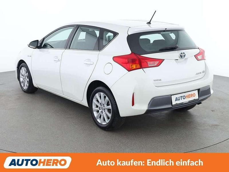 Gebraucht Toyota Auris Hybrid Active 136 PS (100 kW) 2015 Weiß Kleinwagen