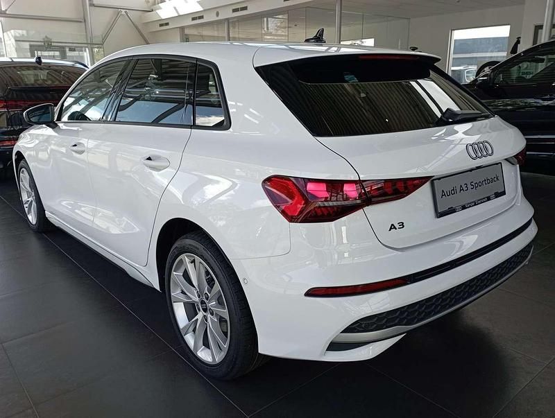 Neu Audi A3 116 PS (85 kW) 2025 Weiß Limousine