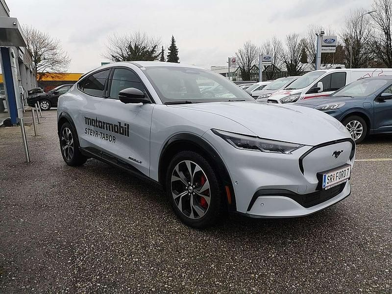 Gebraucht Ford Mustang Mach-E Extended Range 216 kW (294 PS) 2023 Weiß SUV
