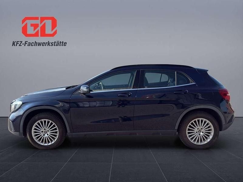 Gebraucht Mercedes GLA200 Edition 136 PS (100 kW) 2018 Blau SUV