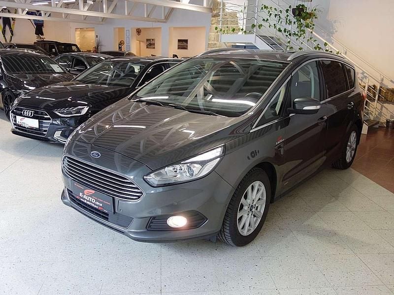 Gebraucht Ford S-MAX Titanium 150 PS (110 kW) 2018 Grau Van / Kleinbus