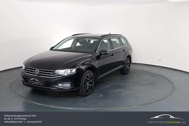 Gebraucht VW Passat 122 PS (89 kW) 2023 Schwarz Kombi