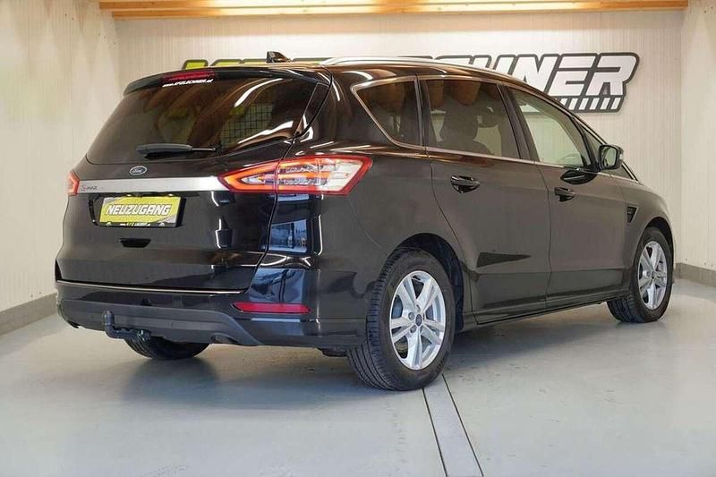 Gebraucht Ford S-MAX Titanium 150 PS (110 kW) 2020 Schwarz Van / Kleinbus