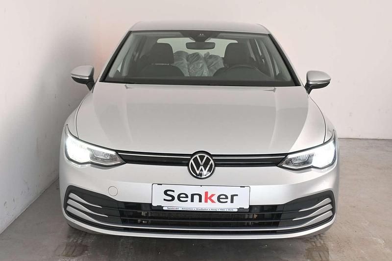 Gebraucht VW Golf VIII 116 PS (85 kW) 2021 Silber Limousine